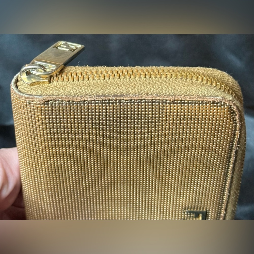 Fendi metallic gold wallet - Picture 4 of 17